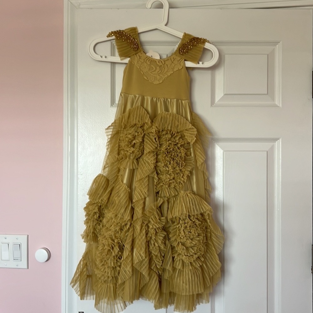 Doll cake Ruffle Golden dress